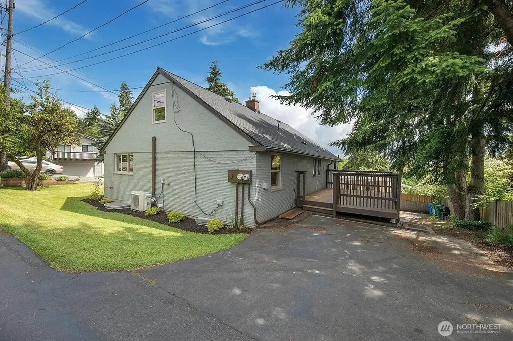 2527 NE 110th Street Seattle WA 98125