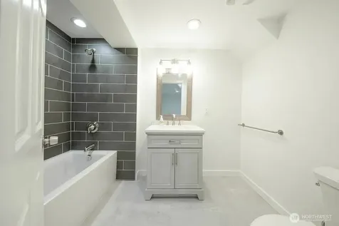2527 NE 110th Street Seattle WA 98125