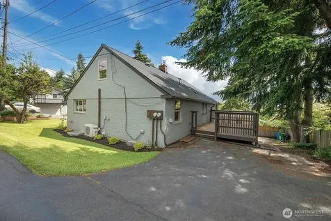 2527 NE 110th Street Seattle WA 98125