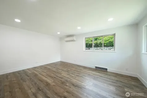 2527 NE 110th Street Seattle WA 98125