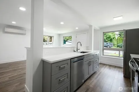 2527 NE 110th Street Seattle WA 98125