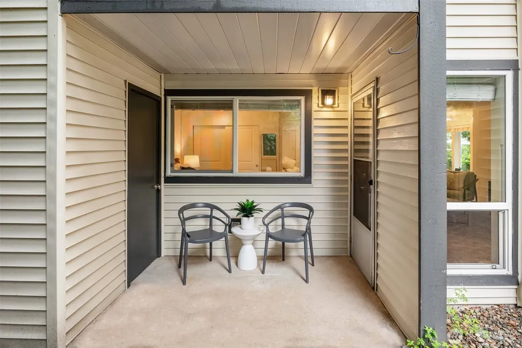 8615 238th Street SW Edmonds WA 98026