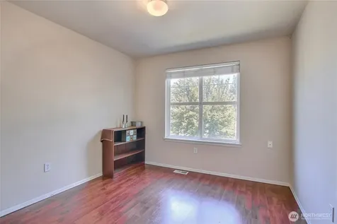 3202 Parkside Circle NE Tacoma WA 98422