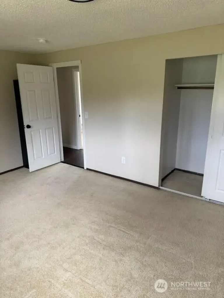 1306 Sherwood Court E Tacoma WA 98445