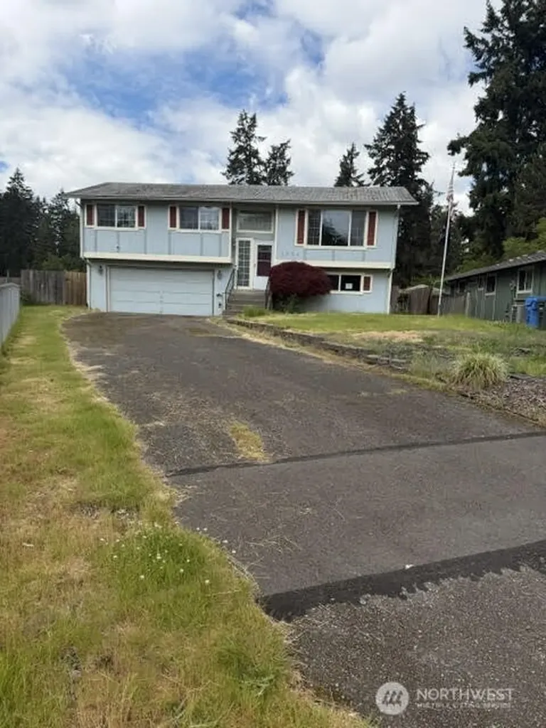 1306 Sherwood Court E Tacoma WA 98445