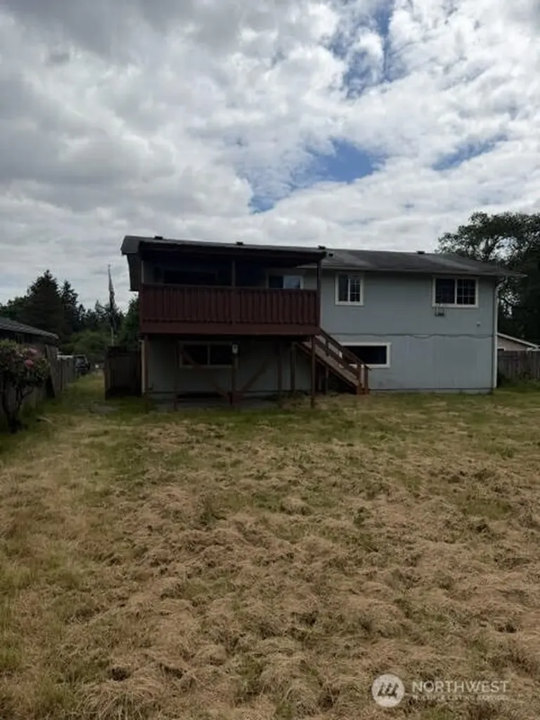 1306 Sherwood Court E Tacoma WA 98445