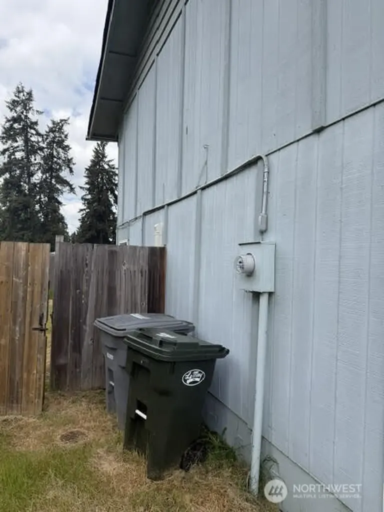 1306 Sherwood Court E Tacoma WA 98445