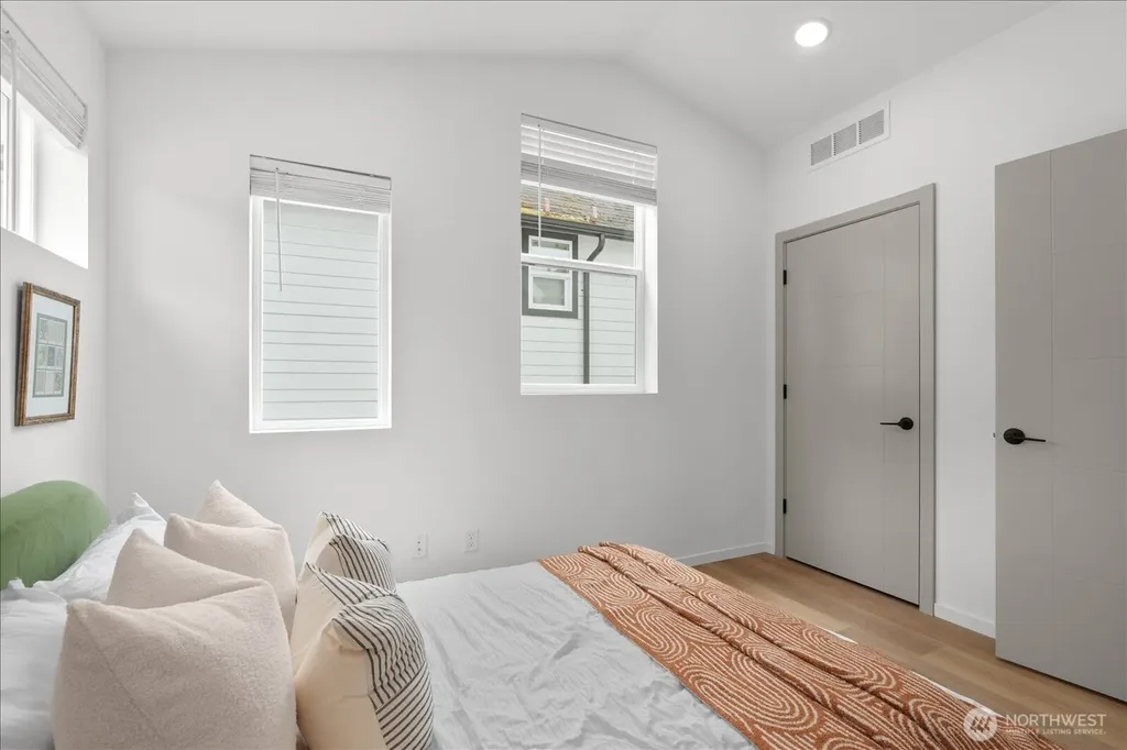 10338 Wallingford Avenue N Seattle WA 98133