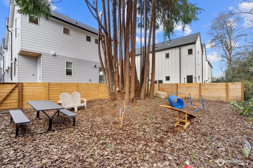 10338 Wallingford Avenue N Seattle WA 98133