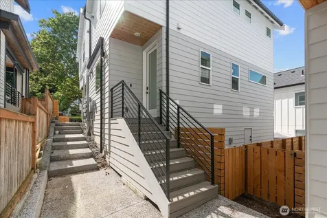 10338 Wallingford Avenue N Seattle WA 98133