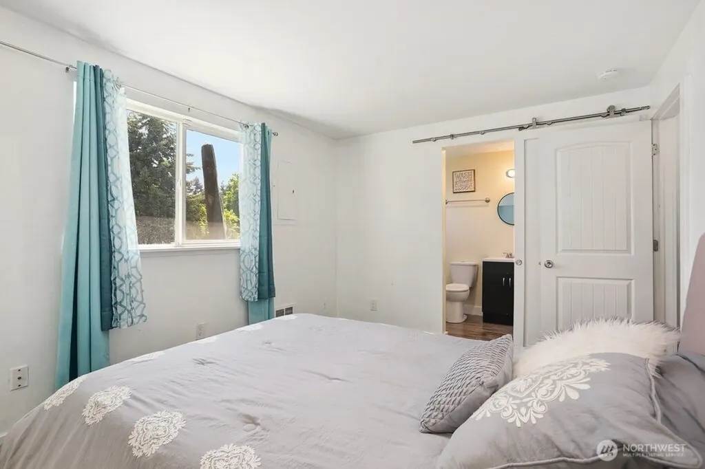 1951 E 65th Street Tacoma WA 98404