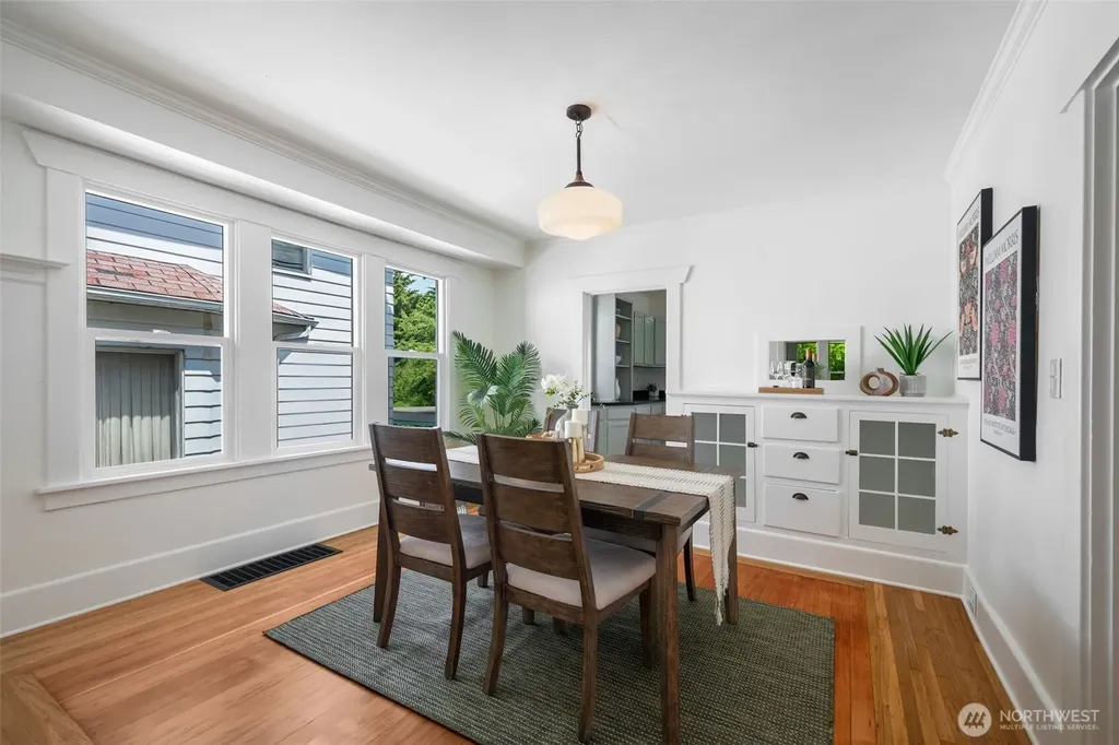 906 19th Avenue Seattle WA 98122