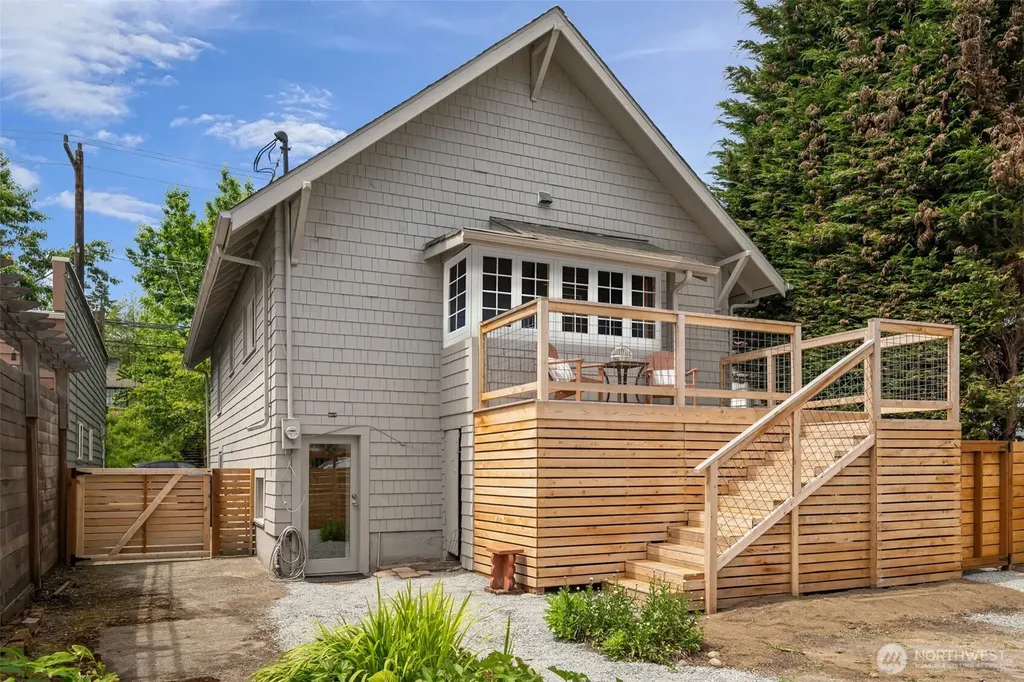 906 19th Avenue Seattle WA 98122