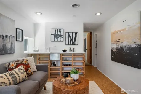 906 19th Avenue Seattle WA 98122