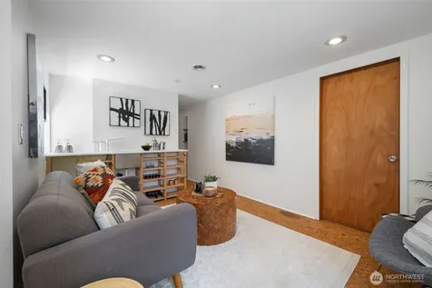 906 19th Avenue Seattle WA 98122