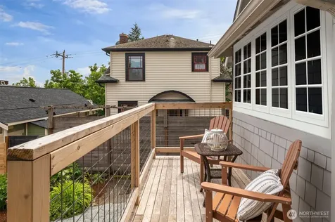 906 19th Avenue Seattle WA 98122