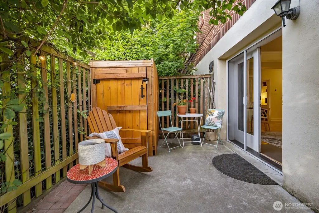 2203 Yale Avenue E Seattle WA 98102