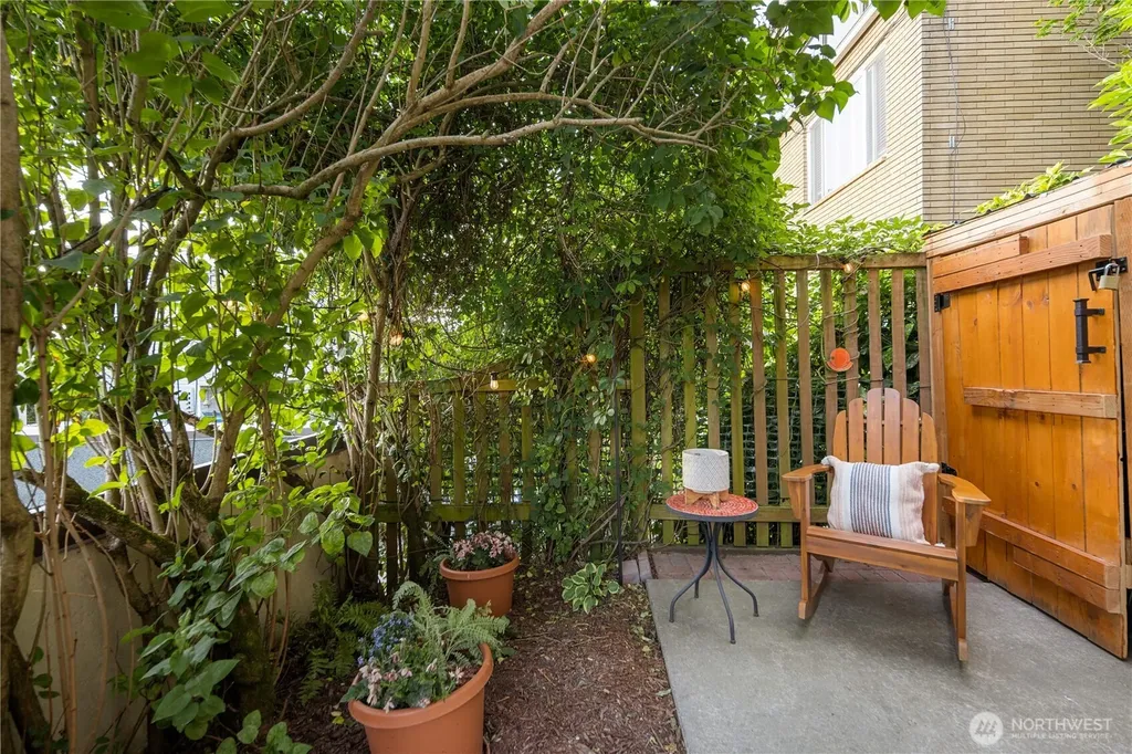 2203 Yale Avenue E Seattle WA 98102
