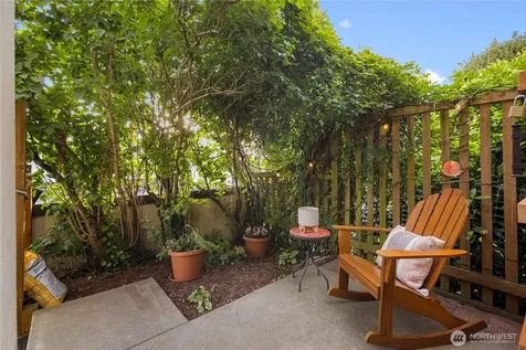 2203 Yale Avenue E Seattle WA 98102