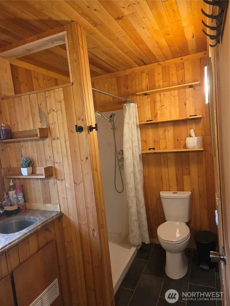1066 Ellemeham Mountain Road Oroville WA 98844