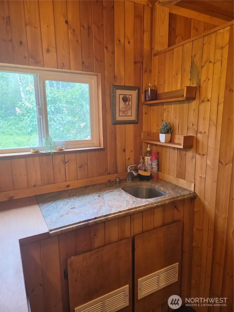 1066 Ellemeham Mountain Road Oroville WA 98844