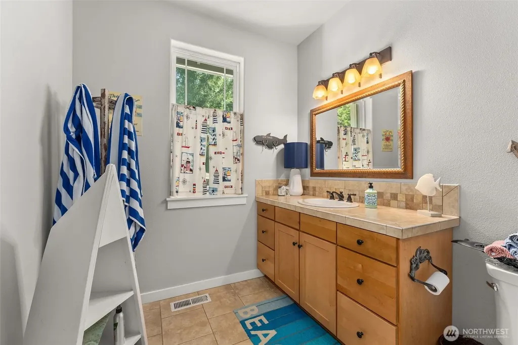 341 W Reeves Hill Drive Shelton WA 98584