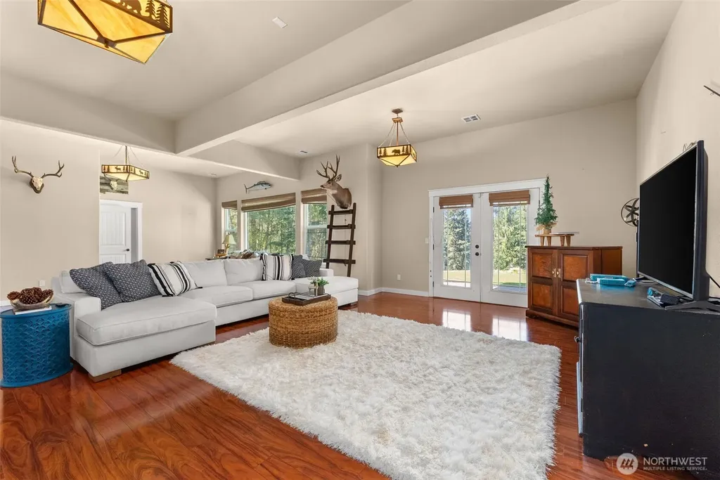 341 W Reeves Hill Drive Shelton WA 98584