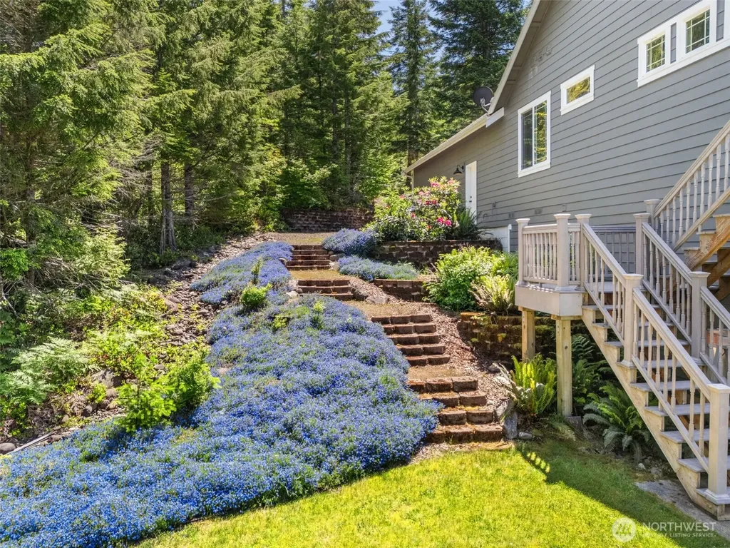 341 W Reeves Hill Drive Shelton WA 98584