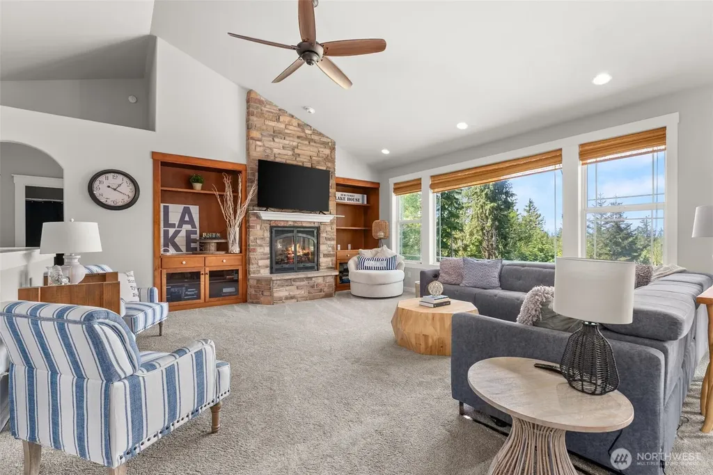 341 W Reeves Hill Drive Shelton WA 98584
