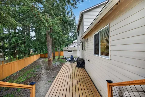 1298 NE Riksen Way Oak Harbor WA 98277