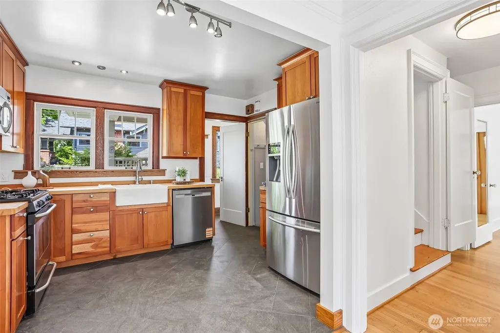 3920 Ashworth Avenue N Seattle WA 98103