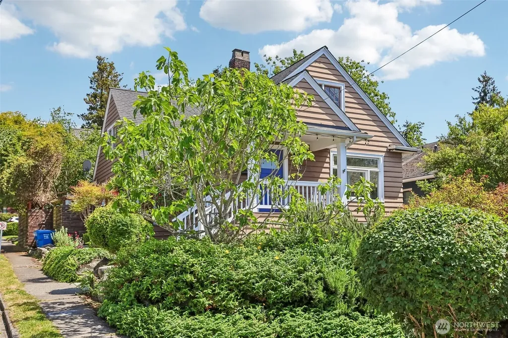 3920 Ashworth Avenue N Seattle WA 98103