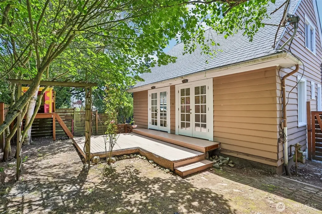 3920 Ashworth Avenue N Seattle WA 98103