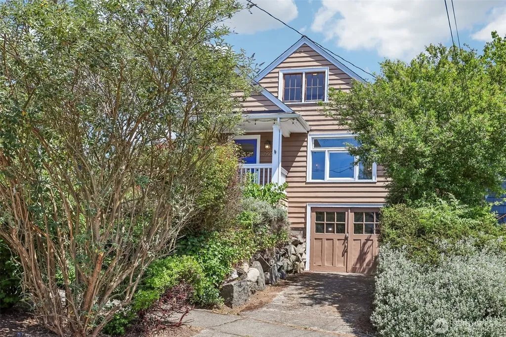 3920 Ashworth Avenue N Seattle WA 98103