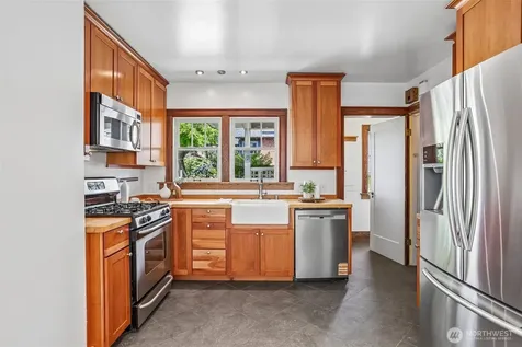 3920 Ashworth Avenue N Seattle WA 98103