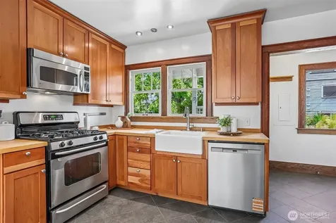 3920 Ashworth Avenue N Seattle WA 98103