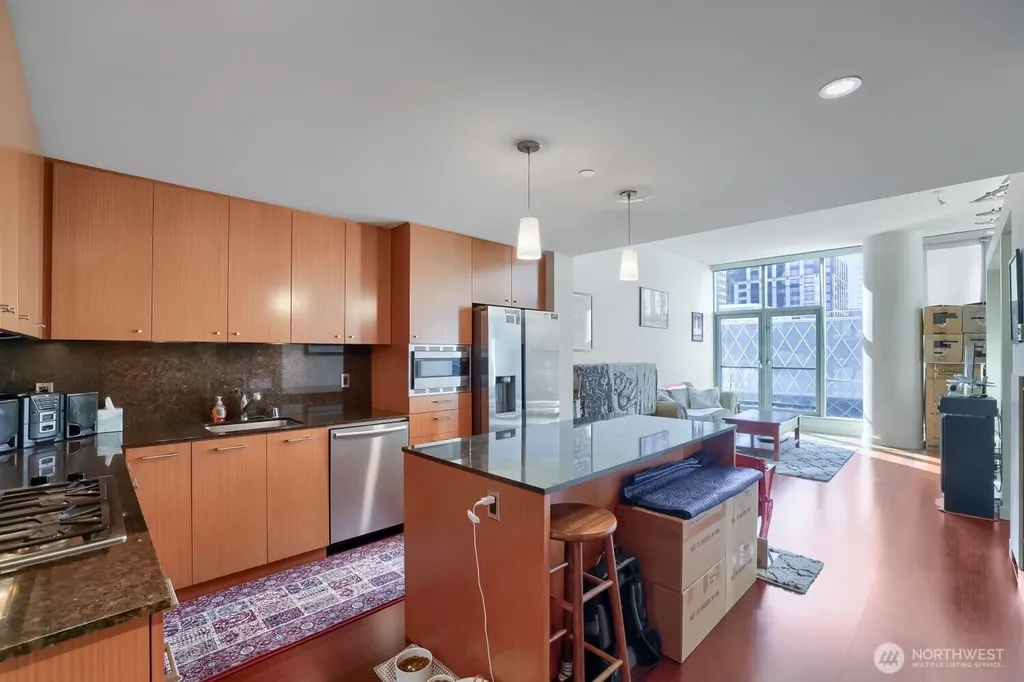 909 5th Avenue Seattle WA 98164