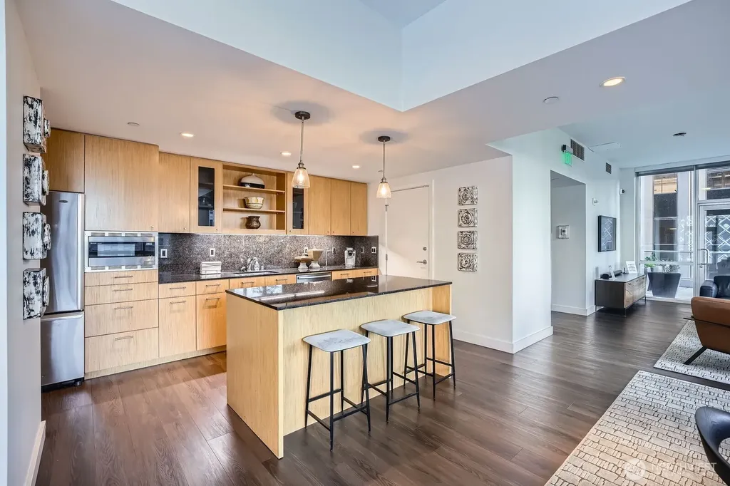 909 5th Avenue Seattle WA 98164