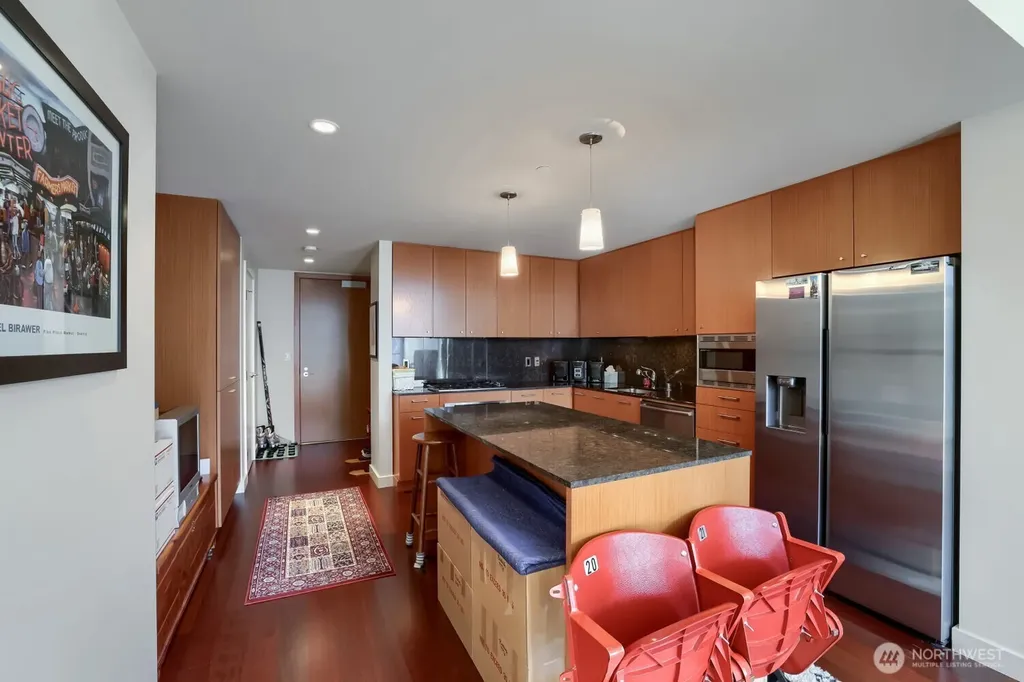 909 5th Avenue Seattle WA 98164