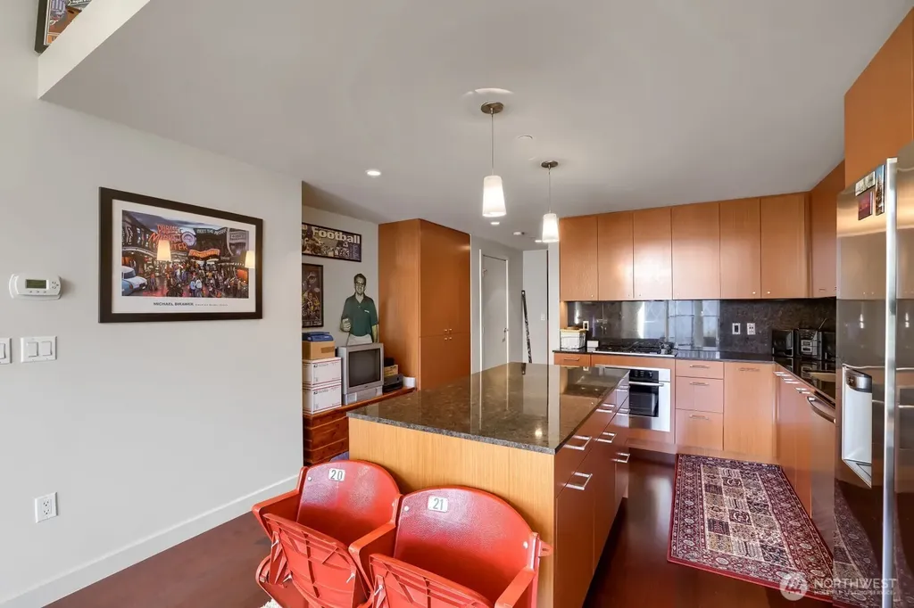 909 5th Avenue Seattle WA 98164