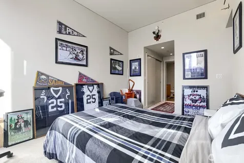 909 5th Avenue Seattle WA 98164