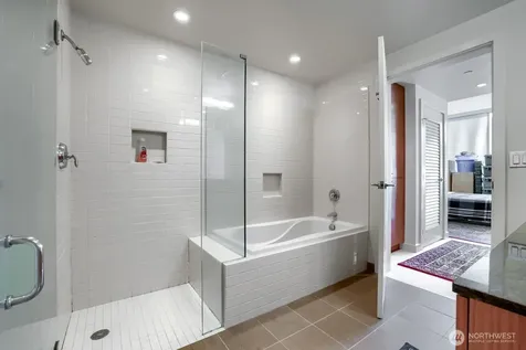 909 5th Avenue Seattle WA 98164