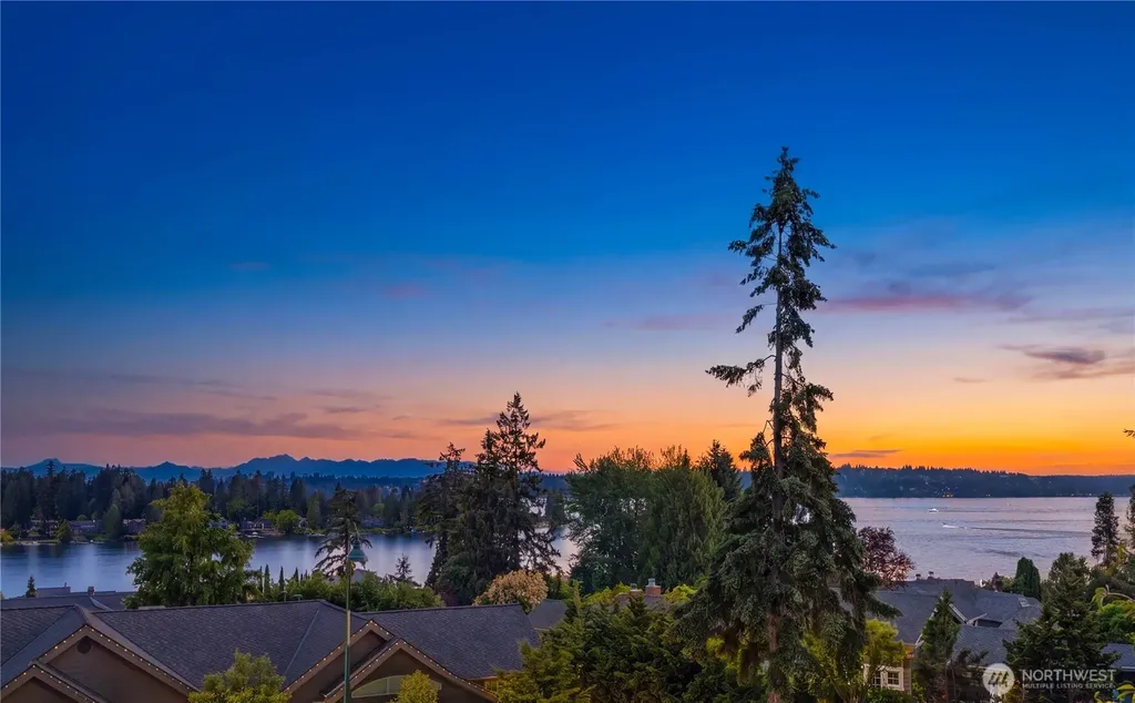 4218 92nd Avenue NE Yarrow Point WA 98004