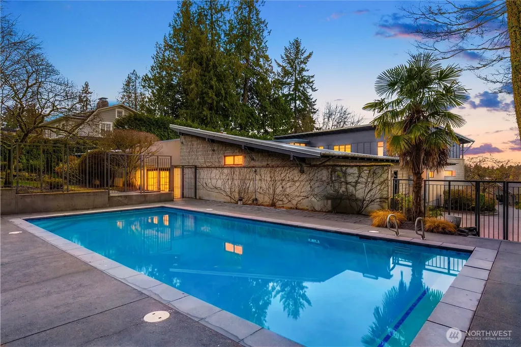 4218 92nd Avenue NE Yarrow Point WA 98004