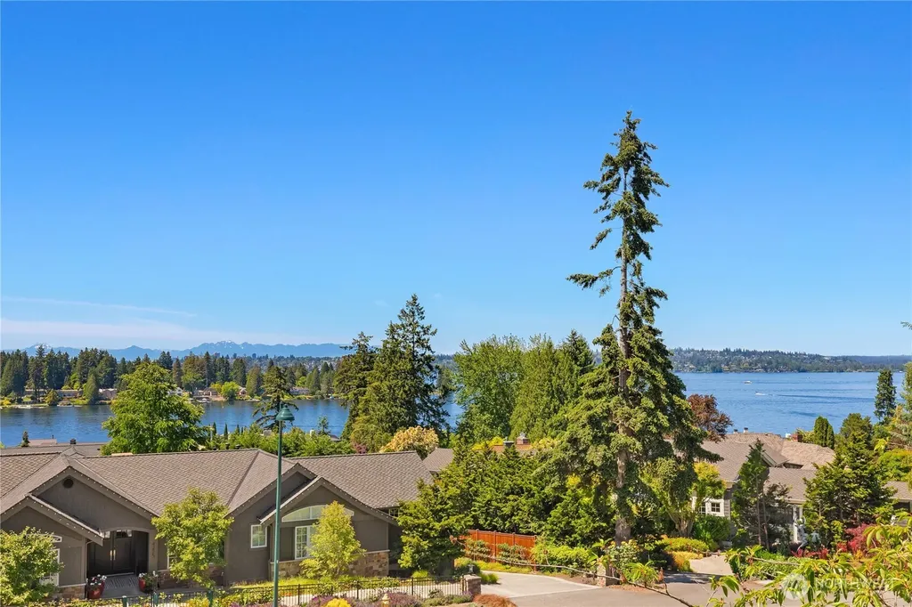 4218 92nd Avenue NE Yarrow Point WA 98004