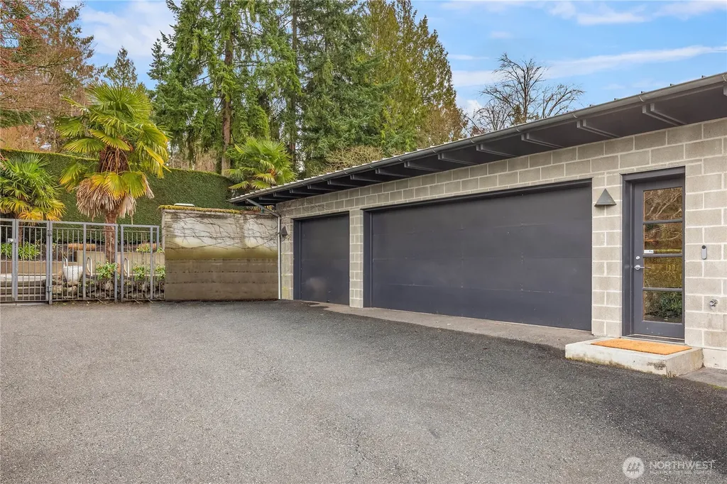 4218 92nd Avenue NE Yarrow Point WA 98004