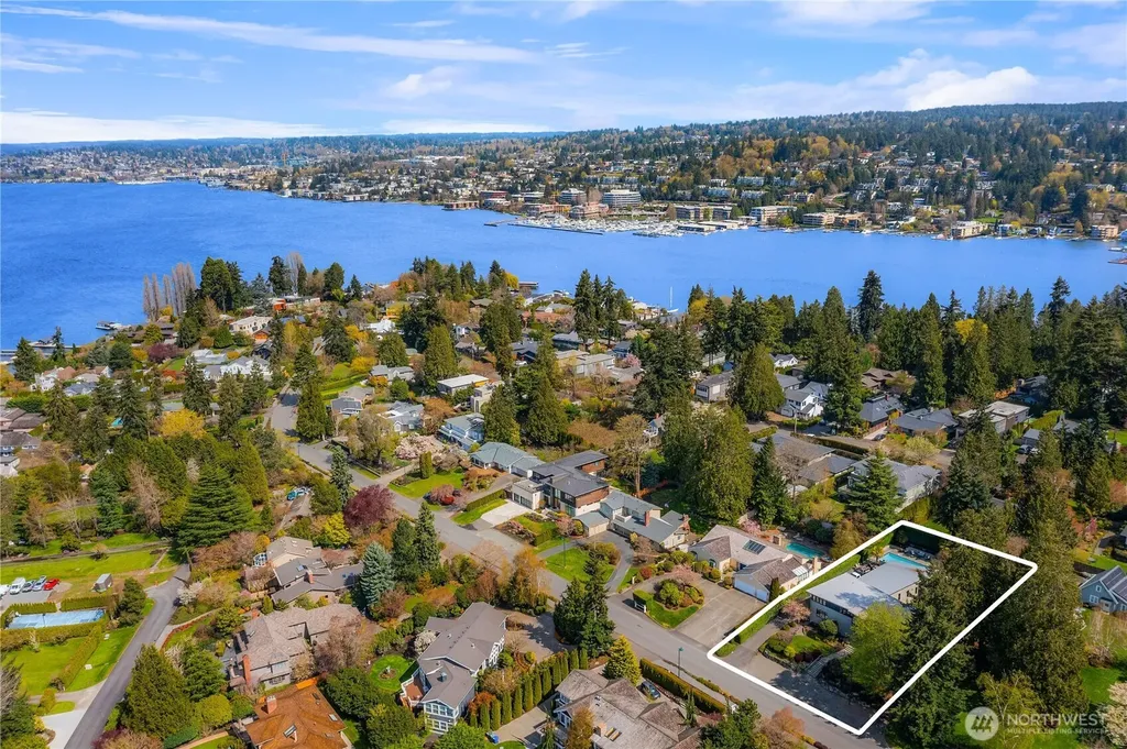4218 92nd Avenue NE Yarrow Point WA 98004