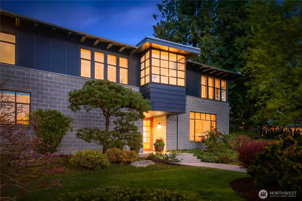 4218 92nd Avenue NE Yarrow Point WA 98004