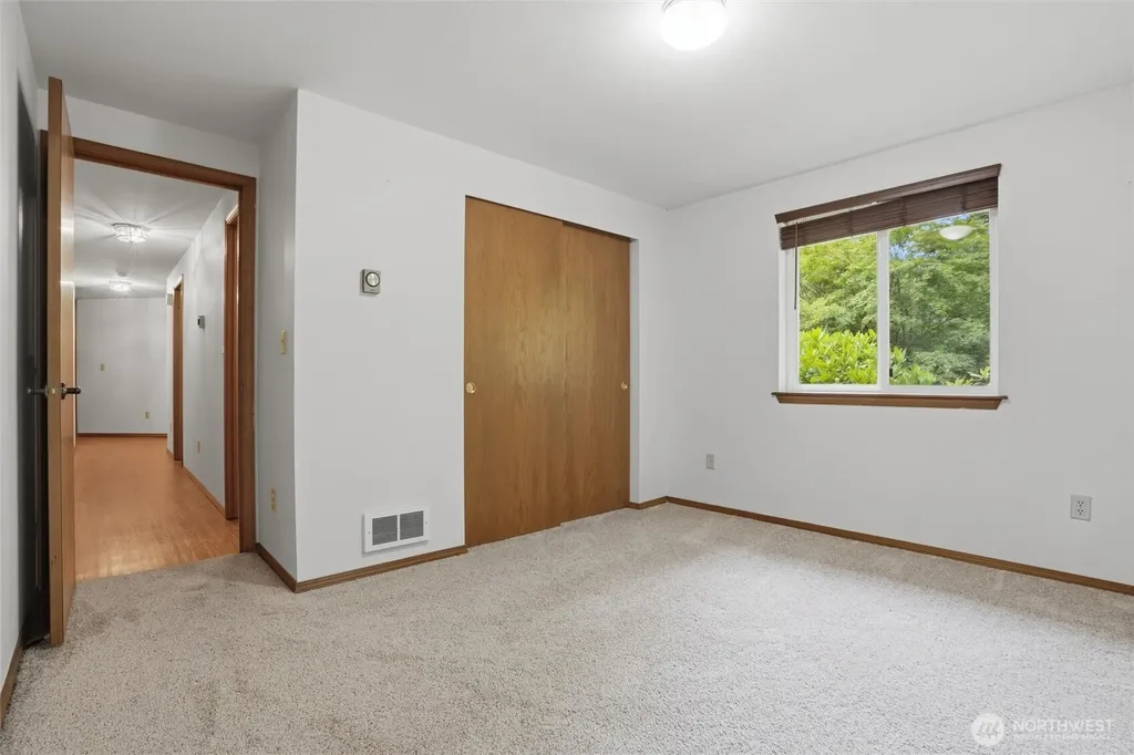 4236 Locker Road SE Port Orchard WA 98366