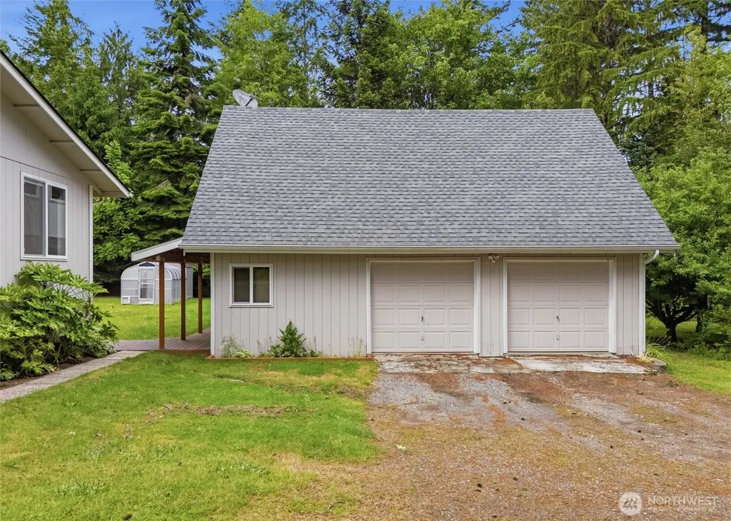 4236 Locker Road SE Port Orchard WA 98366